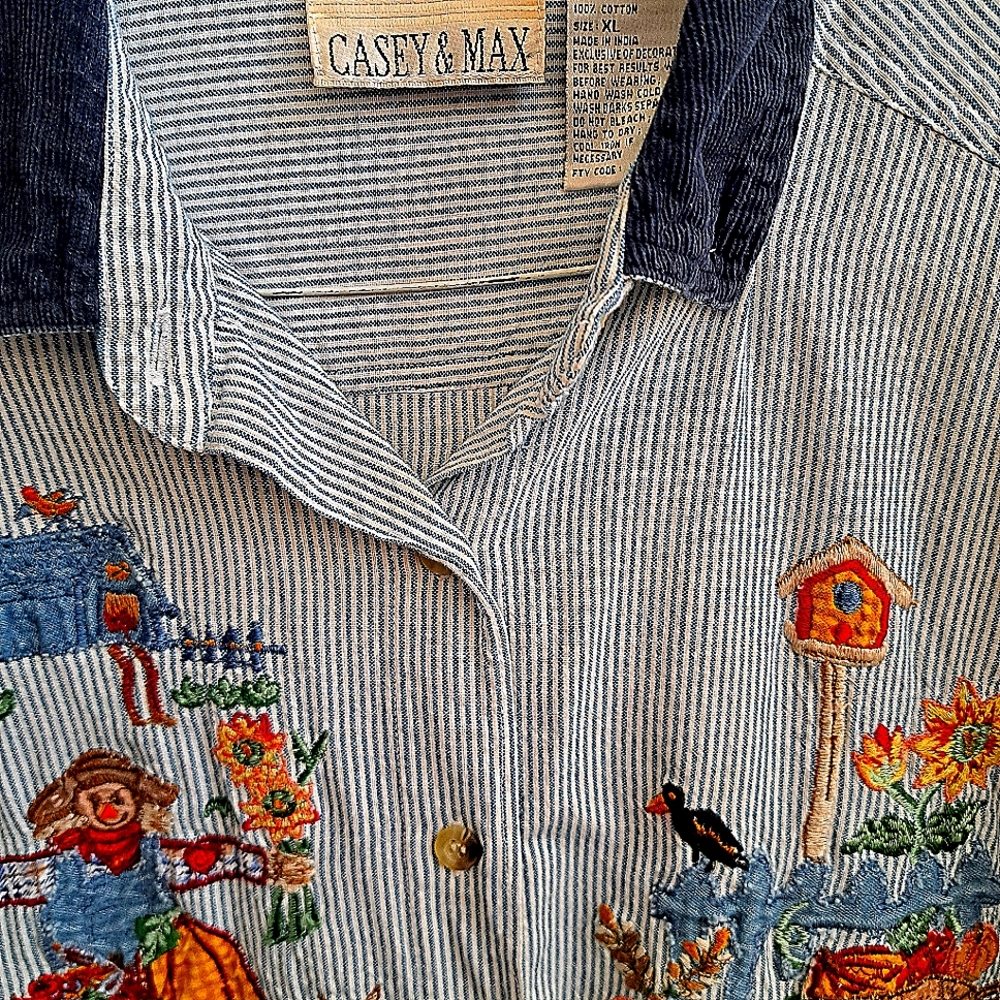 Vintage  Casey & Max cute ladies country shirt. White with blue stripes.